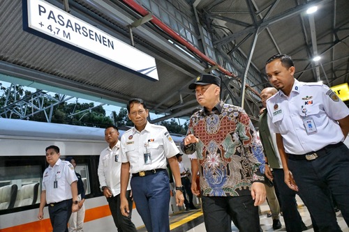 Menhub cek arus mudik di Pasar Senen, Tol Jakarta-Cikampek