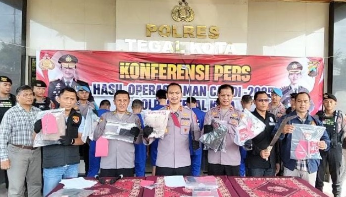 Satreskrim Polres Tegal Kota amankan pelaku premanisme di pelabuhan Satreskrim Polres Tegal Kota amankan pelaku premanisme di pelabuhan