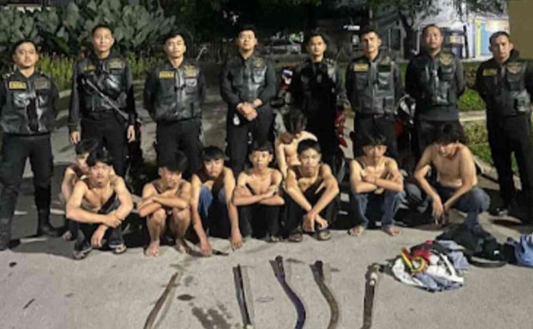 Polisi tangkap dua remaja bawa empat clurit di Bungur Besar Raya Polisi tangkap dua remaja bawa empat clurit di Bungur Besar Raya