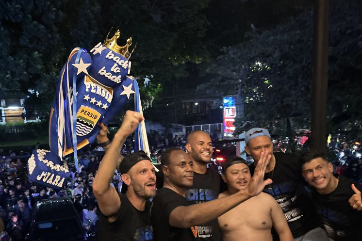 Persib merespon wacana penambahan kuota pemain asing Persib merespon wacana penambahan kuota pemain asing