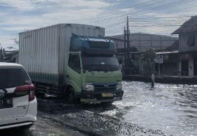 Polemik bencana banjir rob di wilayah Pantura Jateng, Presiden harus turun tangan Polemik bencana banjir rob di wilayah Pantura Jateng, Presiden harus turun tangan