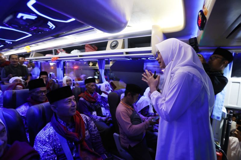 752 calon haji Banyuwangi diberangkatkan ke Asrama Haji Surabaya 752 calon haji Banyuwangi diberangkatkan ke Asrama Haji Surabaya