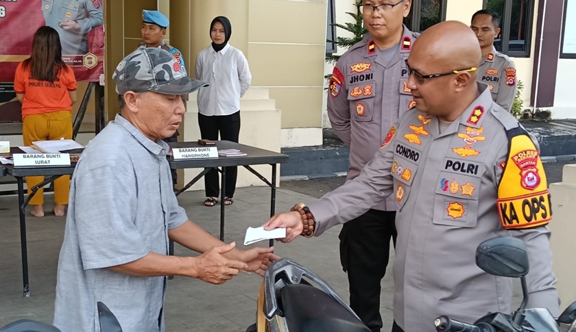 Tak butuh waktu lama Polres Serang kembalikan motor yang dicuri badut jalanan kepada pemiliknya