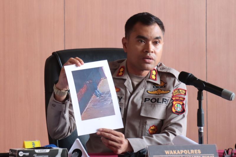 Lima mahasiswa jadi tersangka perusakan saat unjuk rasa di DPR Lima mahasiswa jadi tersangka perusakan saat unjuk rasa di DPR