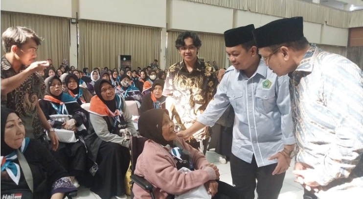 Jamaah haji tertua dari Jawa Barat berusia 108 tahun, asal Kabupaten Bekasi Jamaah haji tertua dari Jawa Barat berusia 108 tahun, asal Kabupaten Bekasi