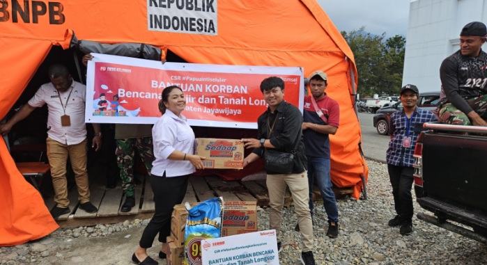 Telkomsel salurkan bantuan dan layanan telepon gratis bagi korban banjir Wamena Telkomsel salurkan bantuan dan layanan telepon gratis bagi korban banjir Wamena