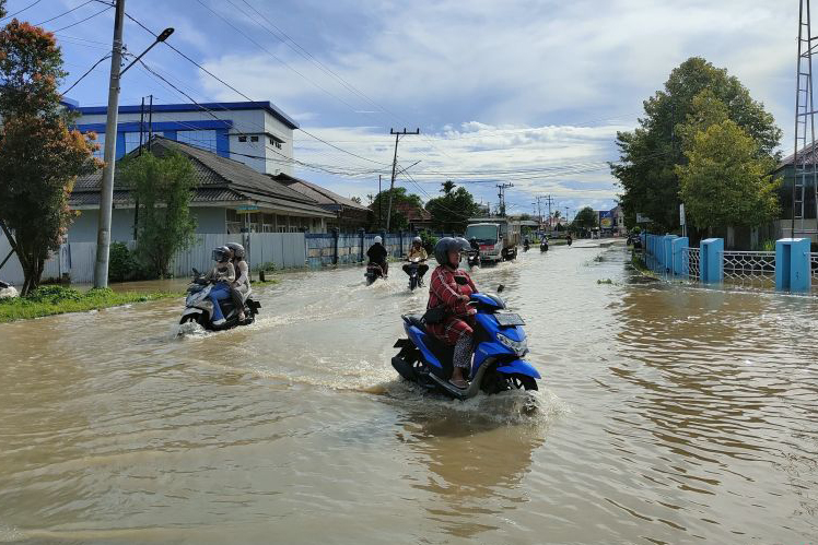Tanjung Selor dilanda banjir akibat luapan Sungai Kayan Tanjung Selor dilanda banjir akibat luapan Sungai Kayan