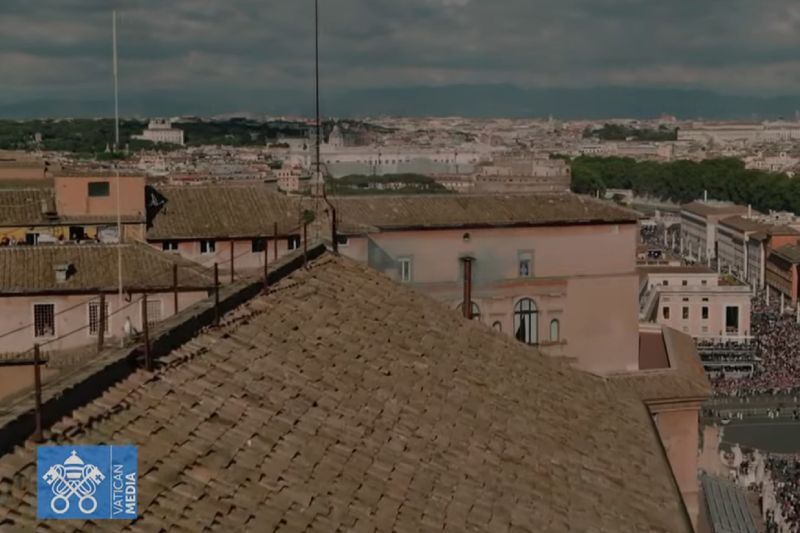 Paus ke-267 Gereja Katolik terpilih pada pemungutan suara keempat Paus ke-267 Gereja Katolik terpilih pada pemungutan suara keempat