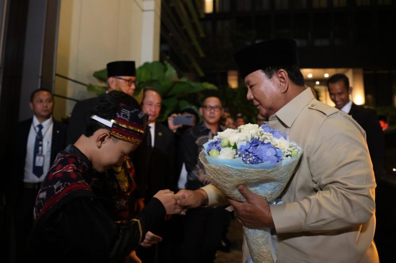 Kehangatan diaspora Indonesia sambut kedatangan Prabowo di Bangkok Kehangatan diaspora Indonesia sambut kedatangan Prabowo di Bangkok