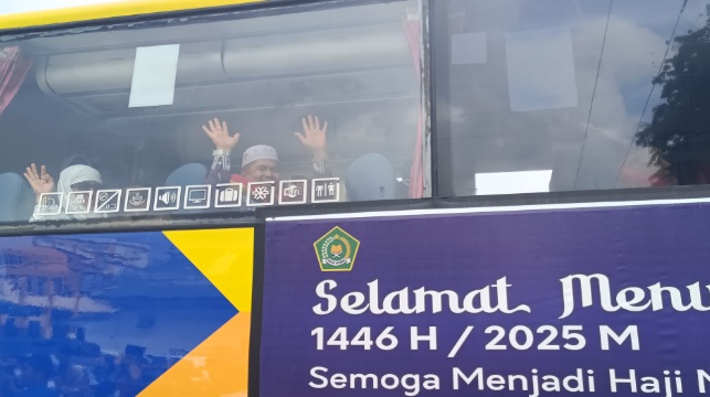 359 jemaah calhaj Kloter 10 Embarkasi Medan diberangkatkan ke Tanah Suci 359 jemaah calhaj Kloter 10 Embarkasi Medan diberangkatkan ke Tanah Suci