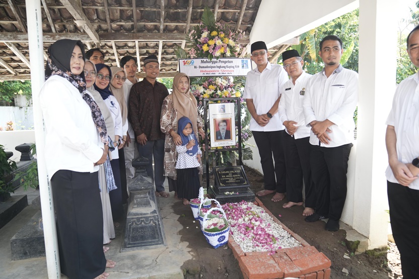 Sambut hari jadi ke-109, Pemkab Sleman ziarahi makam mantan bupati dan wabup Sleman Sambut hari jadi ke-109, Pemkab Sleman ziarahi makam mantan bupati dan wabup Sleman