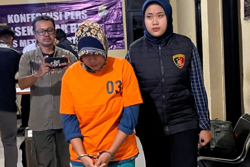 Polisi tangkap seorang penipu dengan modus investasi emas Polisi tangkap seorang penipu dengan modus investasi emas