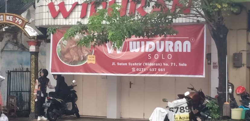 Ayam Goreng Widuran Solo ditutup sementara, diduga gunakan minyak babi untuk kremesan Ayam Goreng Widuran Solo ditutup sementara, diduga gunakan minyak babi untuk kremesan