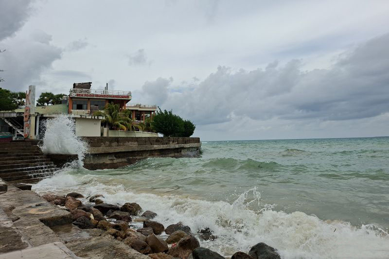 BMKG mengingatkan potensi banjir rob di pesisir NTT pada 1-2 Mei 2025