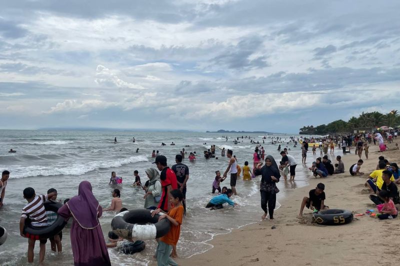 Polisi lakukan patroli di Pantai Anyer Serang untuk cegah aksi pungli