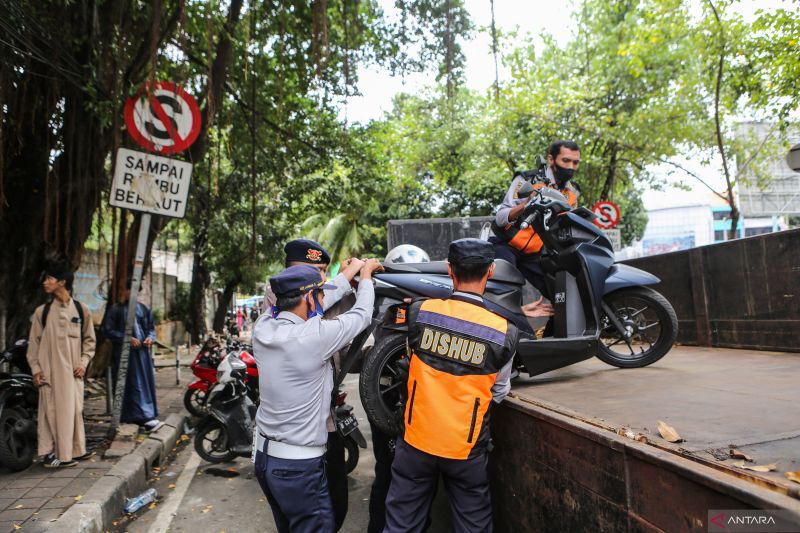 Calon Sekretaris DPRD DKI diminta jalin kedekatan dengan wali kota Calon Sekretaris DPRD DKI diminta jalin kedekatan dengan wali kota