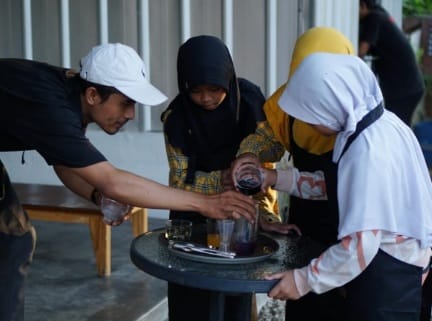 Menikmati pesona alam sambil belajar di Teras Sawah Cafe & Resto, Majalengka Menikmati pesona alam sambil belajar di Teras Sawah Cafe & Resto, Majalengka