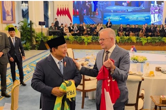 Prabowo-Albanese bertukar jersey Timnas usai santap siang di Istana Prabowo-Albanese bertukar jersey Timnas usai santap siang di Istana