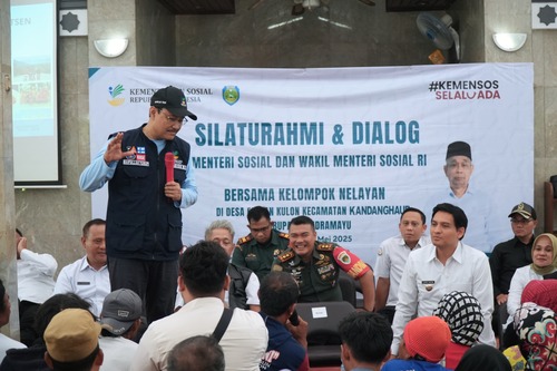 Gus Ipul motivasi warga Kampung Nelayan hidup sehat