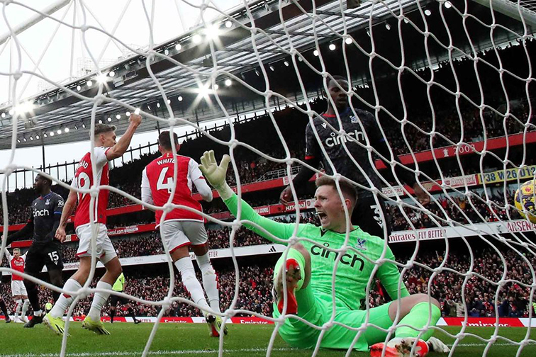 Alasan kenapa kiper Dean Henderson tak kena kartu merah di Final Piala FA
