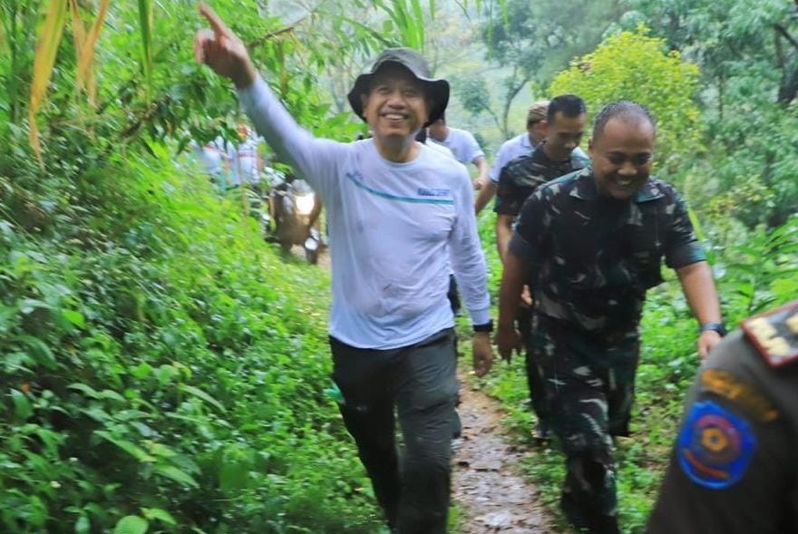 Berencana buka akses jalur Ternadi–Rahtawu, Bupati Kudus jalan kaki 11 km