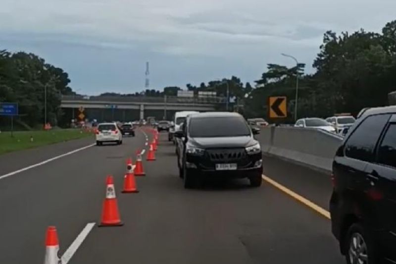 Ruas Tol Jagorawi arah Puncak diberlakukan contraflow Ruas Tol Jagorawi arah Puncak diberlakukan contraflow