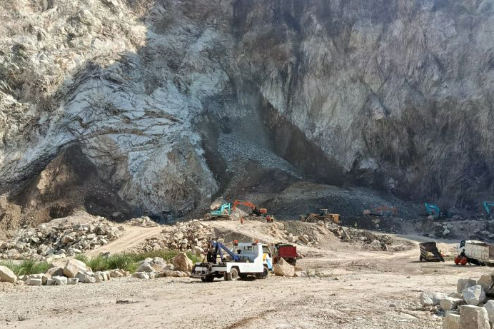 Polisi: 11 korban longsor Gunung Kuda belum ditemukan Polisi: 11 korban longsor Gunung Kuda belum ditemukan
