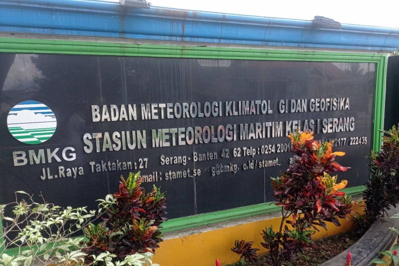 BMKG minta warga Banten waspada hujan lebat disertai angin dan petir