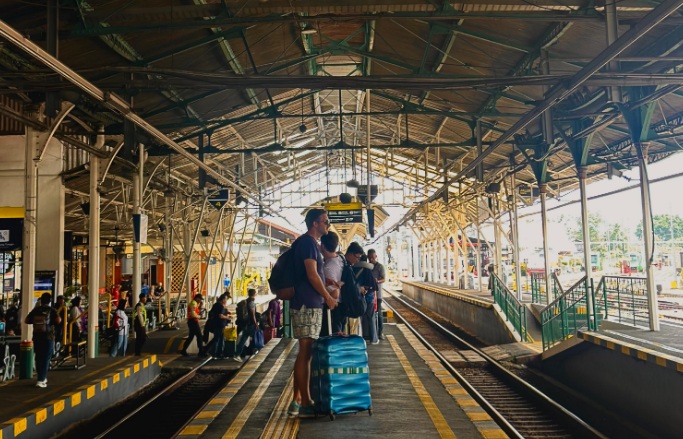 Tren penumpang kereta api dari wisman ke wilayah KAI Daop 6 Yogyakarta meningkat Tren penumpang kereta api dari wisman ke wilayah KAI Daop 6 Yogyakarta meningkat