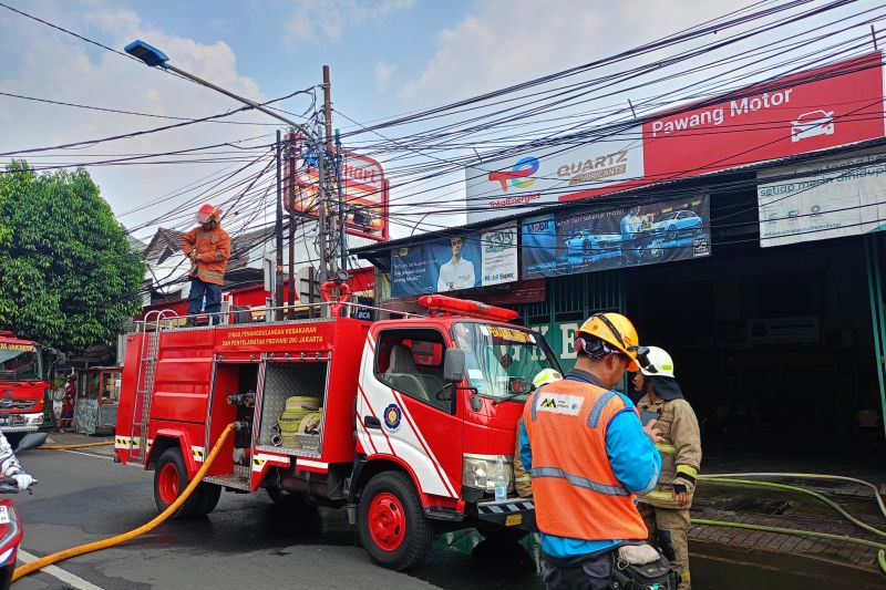 Pemkot Jaktim minta warga punya APAR untuk mitigasi risiko kebakaran Pemkot Jaktim minta warga punya APAR untuk mitigasi risiko kebakaran