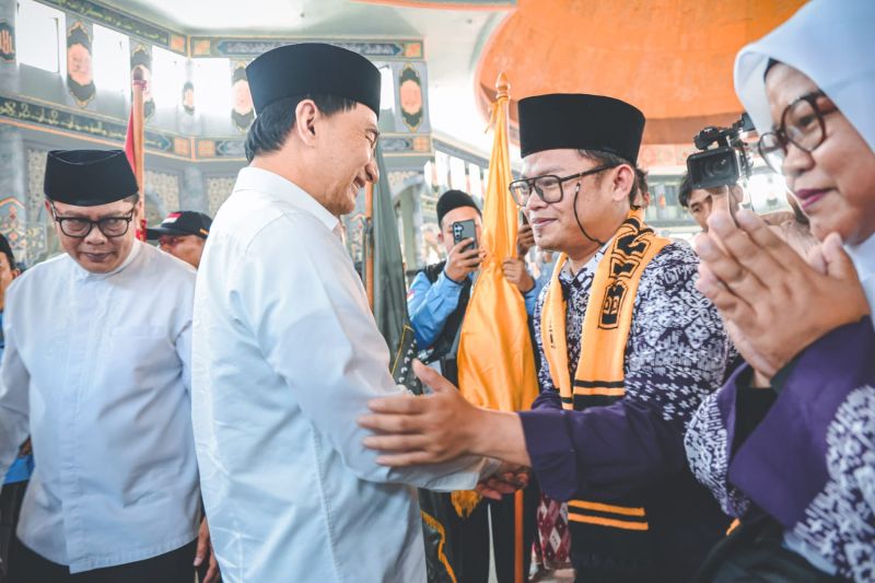 Wagub Banten lepas kloter pertama JCH asal Kota Tangerang Wagub Banten lepas kloter pertama JCH asal Kota Tangerang
