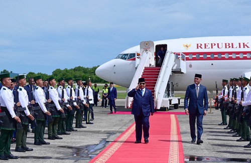 Prabowo disambut Pasukan Jajar Kehormatan di Brunei