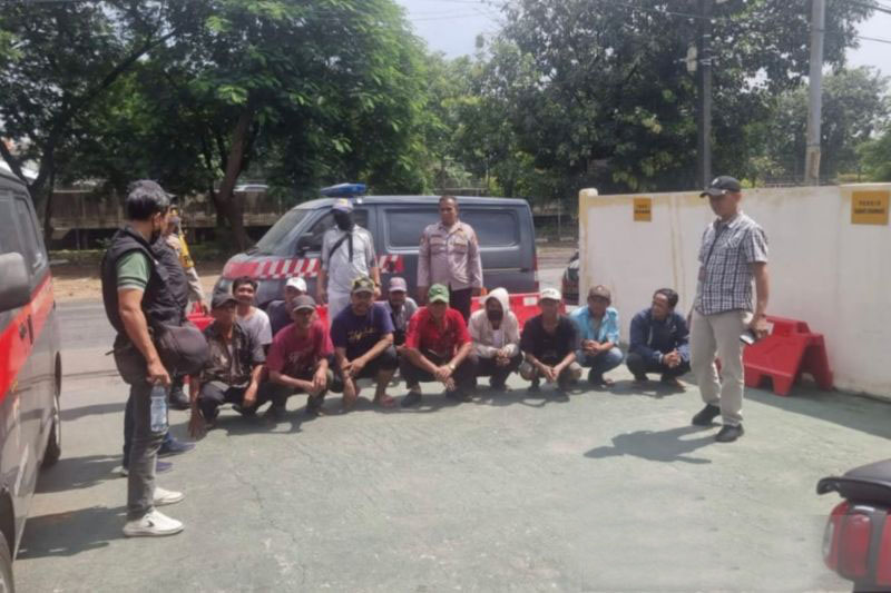 Polisi tangkap 11 jukir liar di Jakarta Barat Polisi tangkap 11 jukir liar di Jakarta Barat