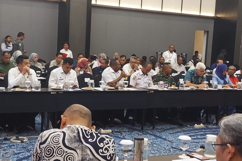 Raja Ampat minta pemerintah pusat tinjau kewenangan pengelolaan hutan Raja Ampat minta pemerintah pusat tinjau kewenangan pengelolaan hutan