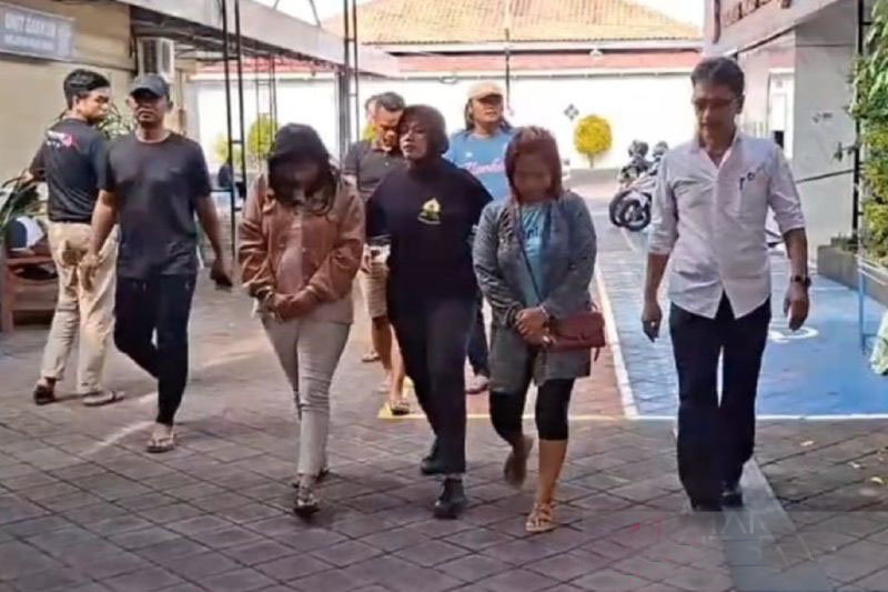 Reskrim Polres Ngawi tangkap sindikat perdagangan bayi Reskrim Polres Ngawi tangkap sindikat perdagangan bayi