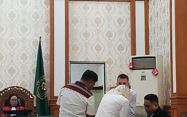 Dua WNA Rusia di Bali divonis 10 bulan penjara kasus prostitusi daring Dua WNA Rusia di Bali divonis 10 bulan penjara kasus prostitusi daring