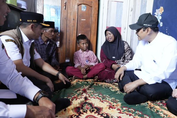 Gus Ipul kunjungi rumah calon siswa Sekolah Rakyat di Pasuruan Gus Ipul kunjungi rumah calon siswa Sekolah Rakyat di Pasuruan