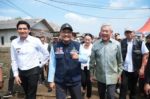 Gus Ipul temui korban banjir rob Kampung Nelayan Kandanghaur