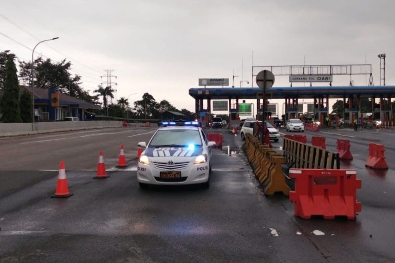 Tol Jagorawi arah Puncak diberlakukan lalu lintas contraflow Tol Jagorawi arah Puncak diberlakukan lalu lintas contraflow