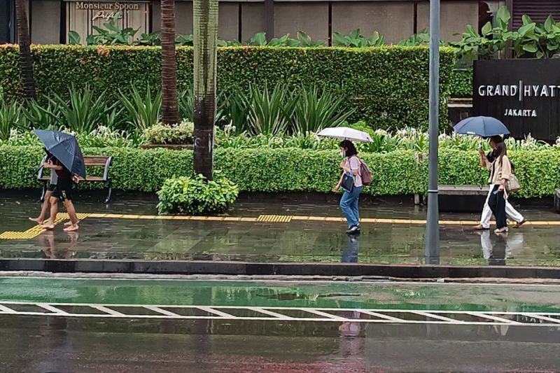 BMKG perkirakan mayoritas kota besar hujan ringan-berpetir pada Kamis