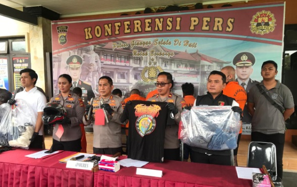 Polres Gianyar ungkap kasus dugaan penganiayaan libatkan oknum WNA Inggris Polres Gianyar ungkap kasus dugaan penganiayaan libatkan oknum WNA Inggris