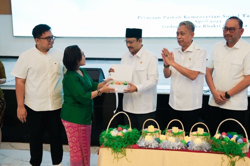 Perayaan Paskah 2025 di Kemensos, Gus Ipul bacakan puisi