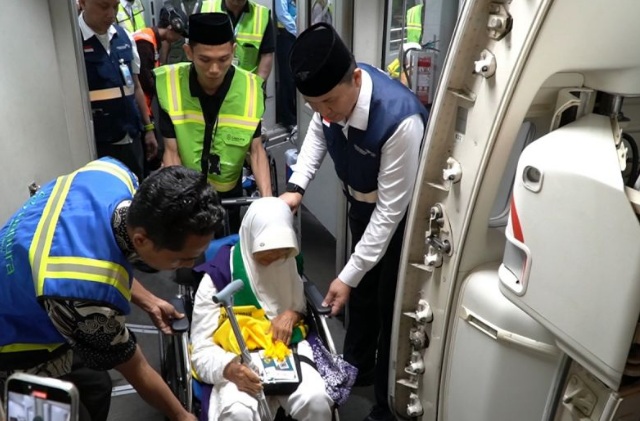 Garuda Indonesia terbangkan 4.158 jamaah calon haji di hari pertama Garuda Indonesia terbangkan 4.158 jamaah calon haji di hari pertama