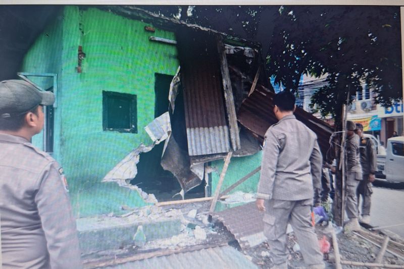 Depok tertibkan bangunan yang berdiri di ruang publik Depok tertibkan bangunan yang berdiri di ruang publik