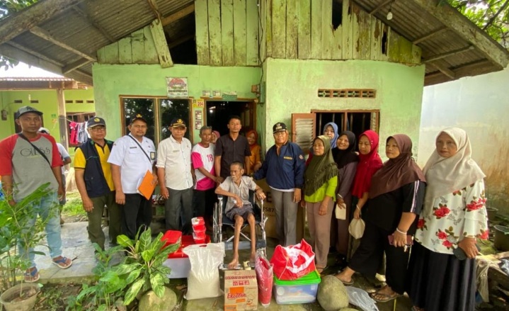 Pemkab Langkat bantu lansia yang rumahnya ambruk dan miliki anak tunadaksa Pemkab Langkat bantu lansia yang rumahnya ambruk dan miliki anak tunadaksa