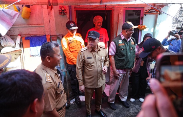 Wali Kota Magelang beri bantuan kepada korban kebakaran di Kampung Karang Lor Wali Kota Magelang beri bantuan kepada korban kebakaran di Kampung Karang Lor
