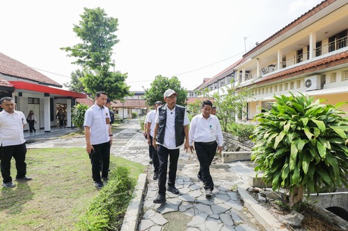 Wamensos Agus Jabo cek lokasi Sekolah Rakyat di Surakarta