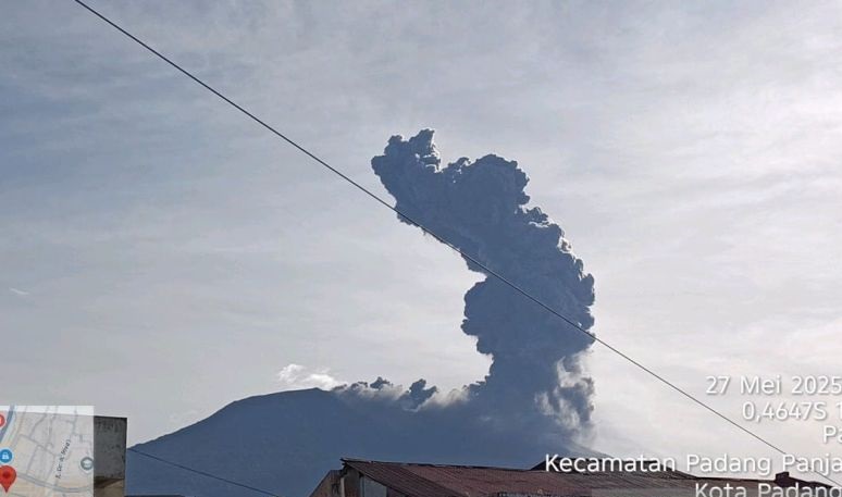 Gunung Marapi semburkan abu vulkanik 1,1 kilometer pada Selasa pagi Gunung Marapi semburkan abu vulkanik 1,1 kilometer pada Selasa pagi