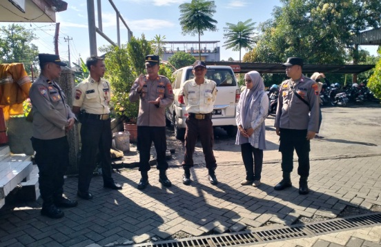 Cegah premanisme, Polres Tegal sambangi perusahaan di Slawi Cegah premanisme, Polres Tegal sambangi perusahaan di Slawi