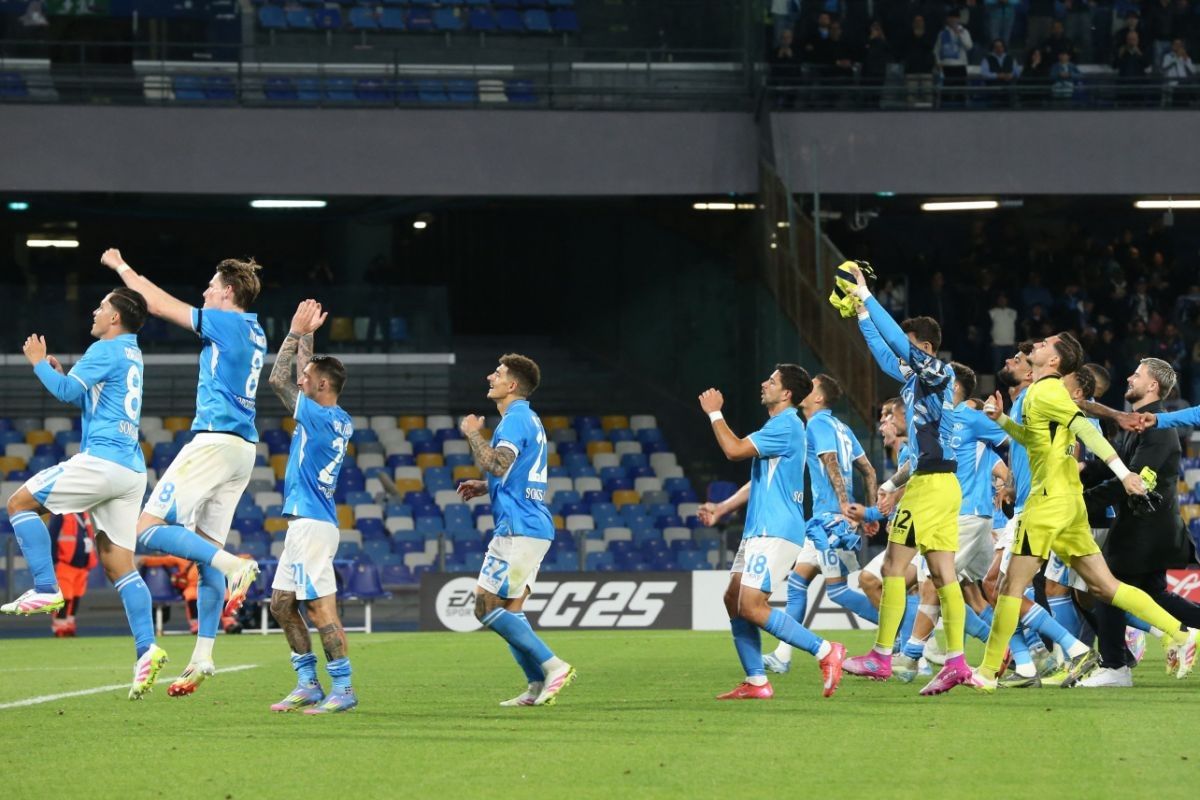Napoli kokoh di peringkat pertama setelah tekuk Lecce 1-0 Napoli kokoh di peringkat pertama setelah tekuk Lecce 1-0
